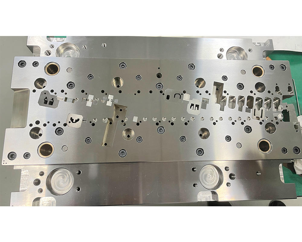 Hardware mold